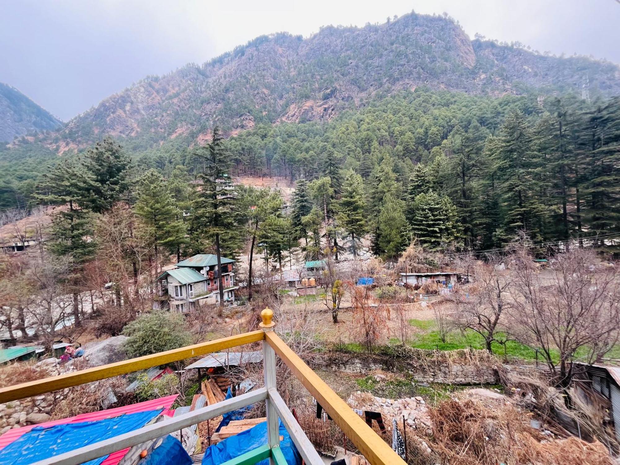 Russian Unit Kasol By Valley Екстериор снимка